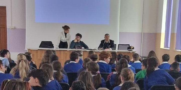 Lezione sulla legalità per gli studenti della Pascoli-Giovinazzi Lezione sulla legalità per gli studenti della Pascoli-Giovinazzi