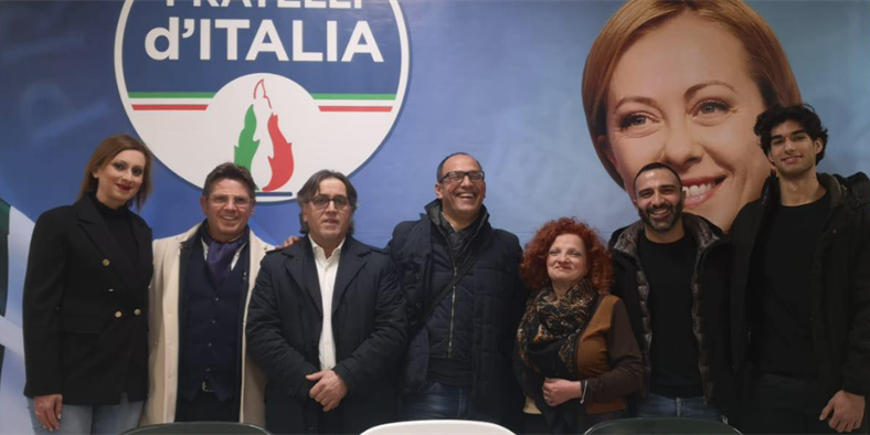 Agostino Perrone (terzo da sinistra) Agostino Perrone (terzo da sinistra)