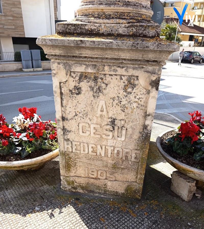 Epigrafe sul basamento della colonna