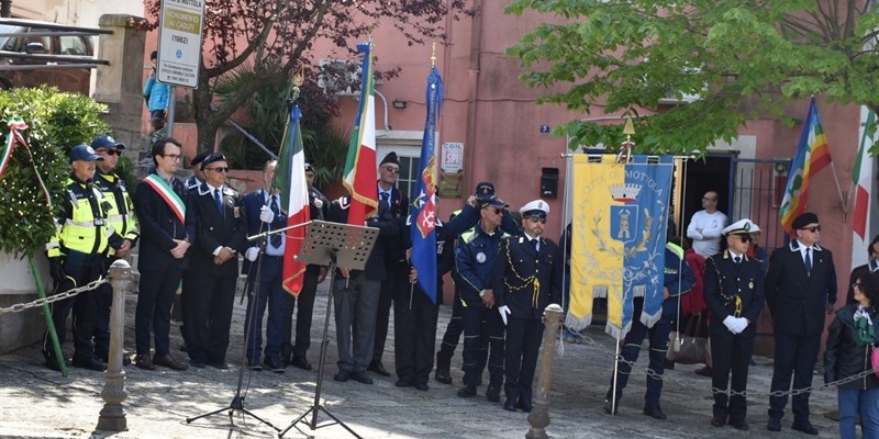 Bavaglio ai cittadini? Il 25 aprile di Mottola si tinge di giallo
