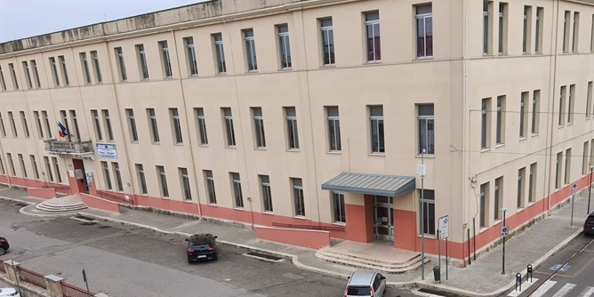 L’istituto Pascoli di Castellaneta L’istituto Pascoli di Castellaneta
