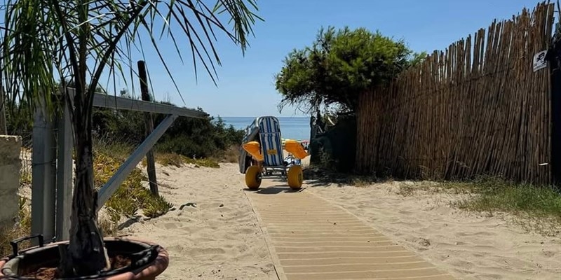 Taglio del nastro per la "Spiaggia per Tutti"