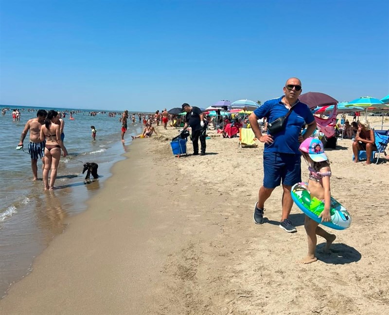 La Protezione Civile pulisce le spiagge di Massafra