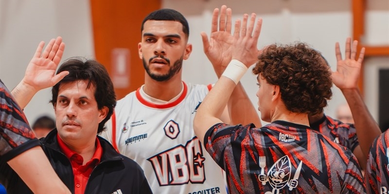 La Valentino Basket Castellaneta riparte da Catanzaro