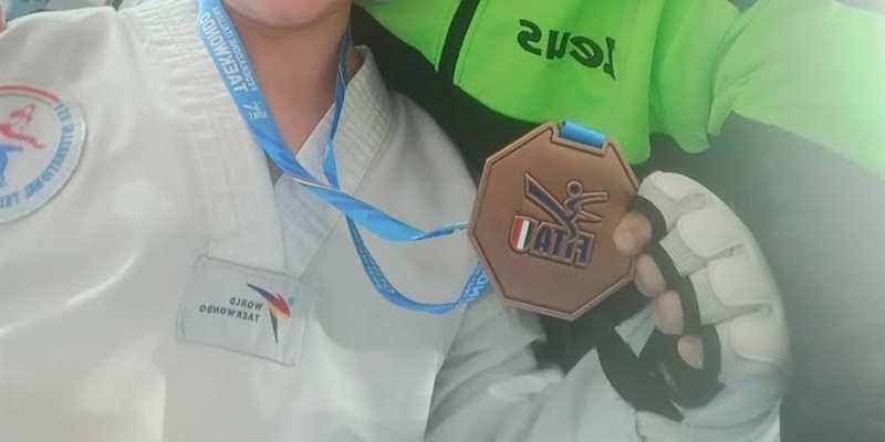 La medaglia di bronzo conquistata dal giovane Michele Ricciardi La medaglia di bronzo conquistata dal giovane Michele Ricciardi