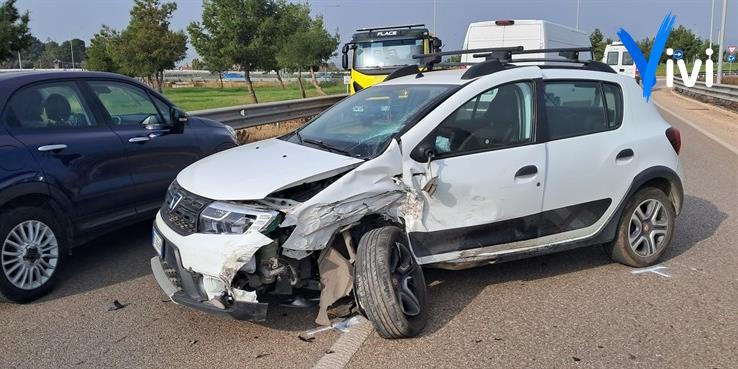 Scontro tra tre auto alle porte di Palagianello: due feriti in ospedale