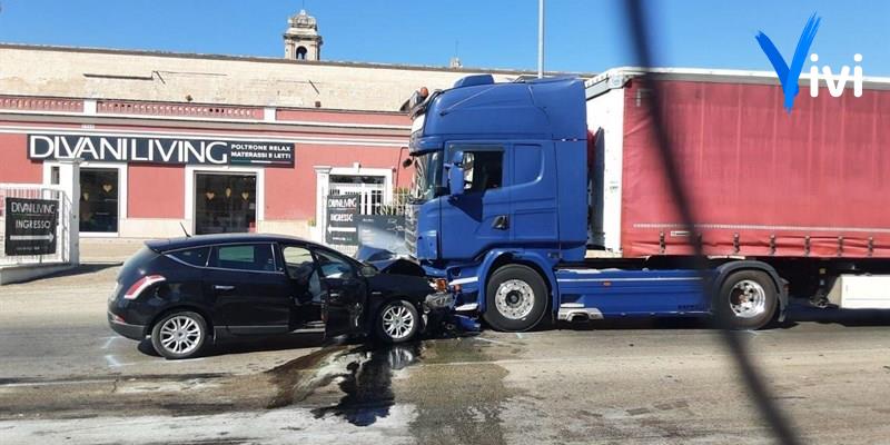 Schianto sulla statale 7: famiglia in ospedale, grave una bimba