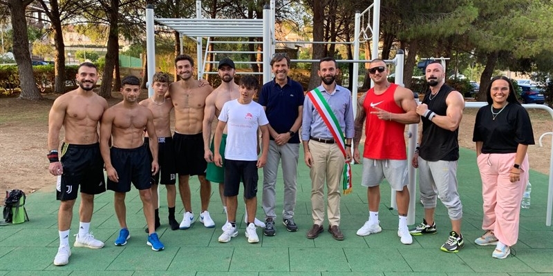 Il taglio del nastro Il taglio del nastro