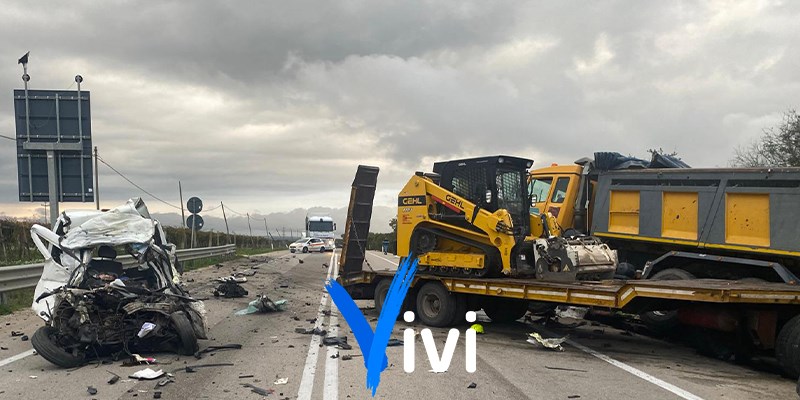 Doblò vs mezzo pesante: scontro mortale sulla statale 100