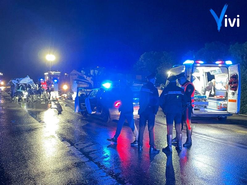 Doblò vs mezzo pesante: scontro mortale sulla statale 100