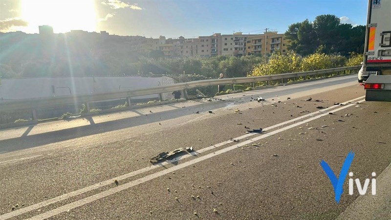 Auto sul guard rail: un altro incidente sulla statale 100