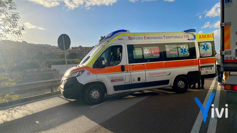 Auto sul guard rail: un altro incidente sulla statale 100