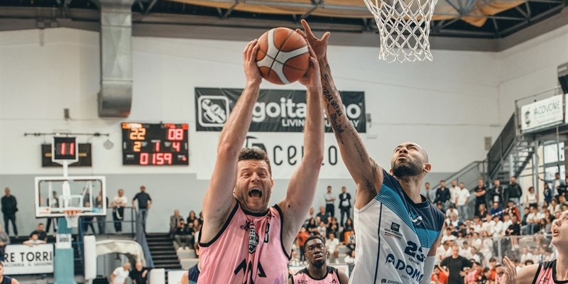 Dentro o fuori: la Valentino Basket Castellaneta a Matera sogna la finale