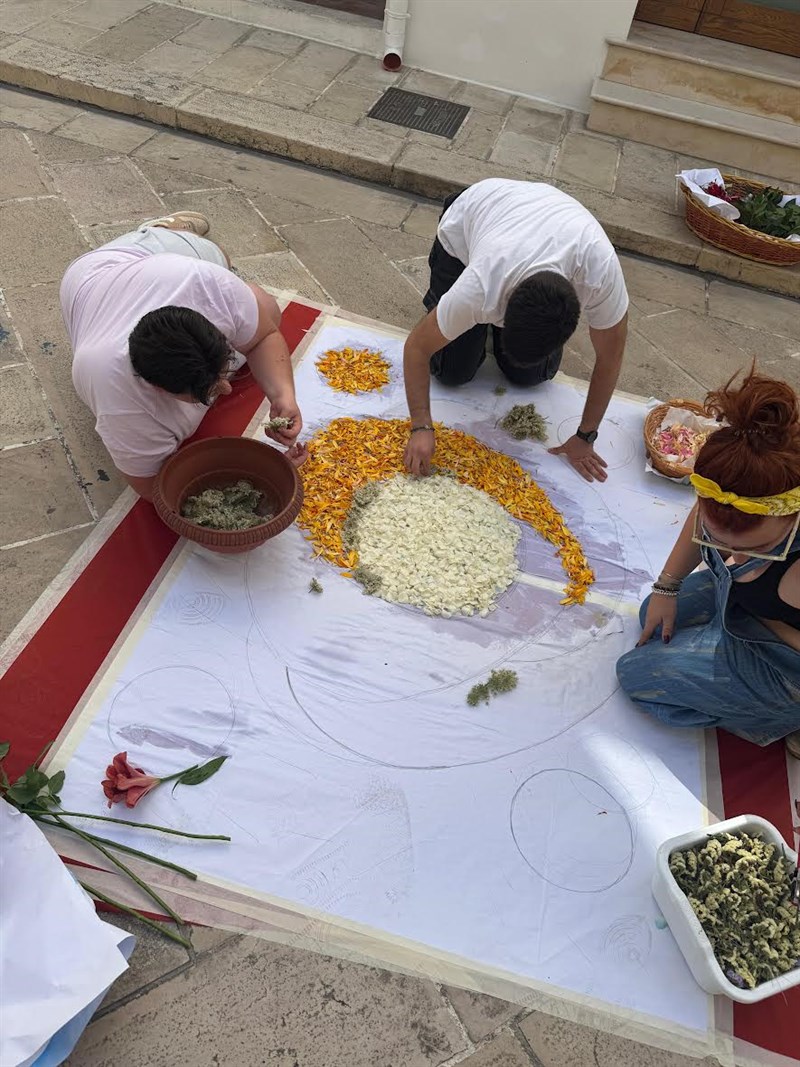 Fede e innovazione: Mottola si prepara all'Infiorata del Corpus Domini