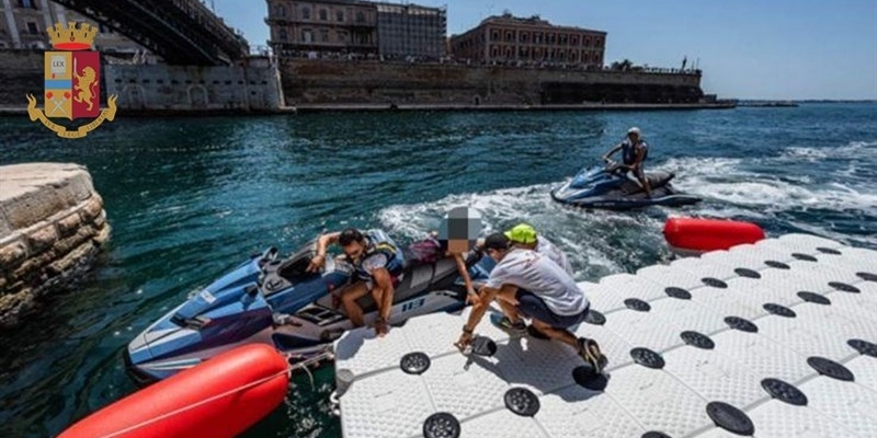 Malore in mare: donna salvata dalla squadra nautica della Polizia