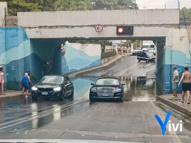 Temporale su Castellaneta Marina: tre sottopassi allagati