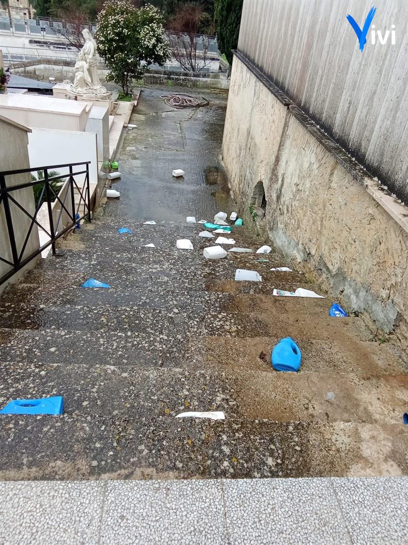 Maltempo e danni: il vento soffia forte sul cimitero di Castellaneta