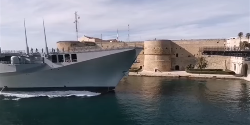 Nave Garibaldi a Taranto