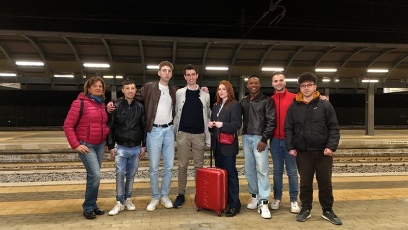il cast del videoclip "L'Eternità"