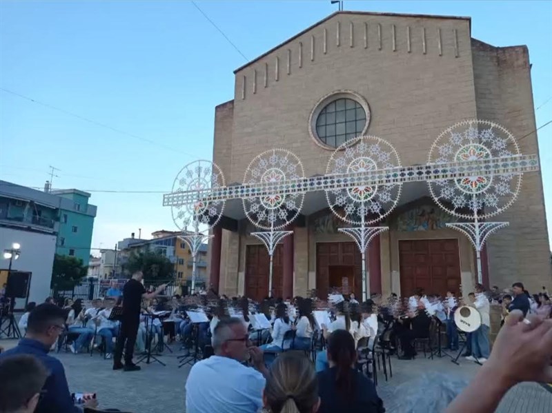 la giovane orchestra di Palagiano conquista pubblico e critica