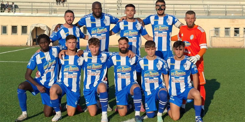 La formazione ginosina prima del via