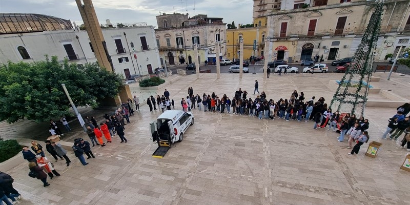 Due anni in comodato d'uso: consegnato il nuovo taxi sociale
