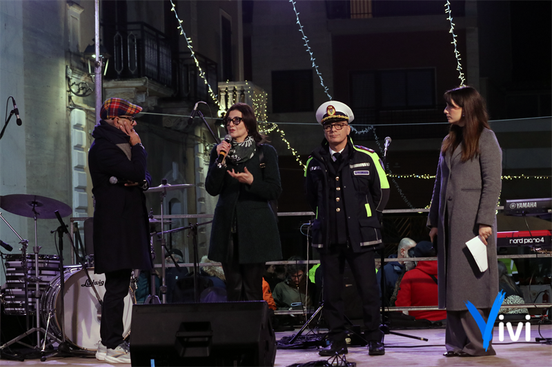 Befana al vigile, una giornata di festa solidale