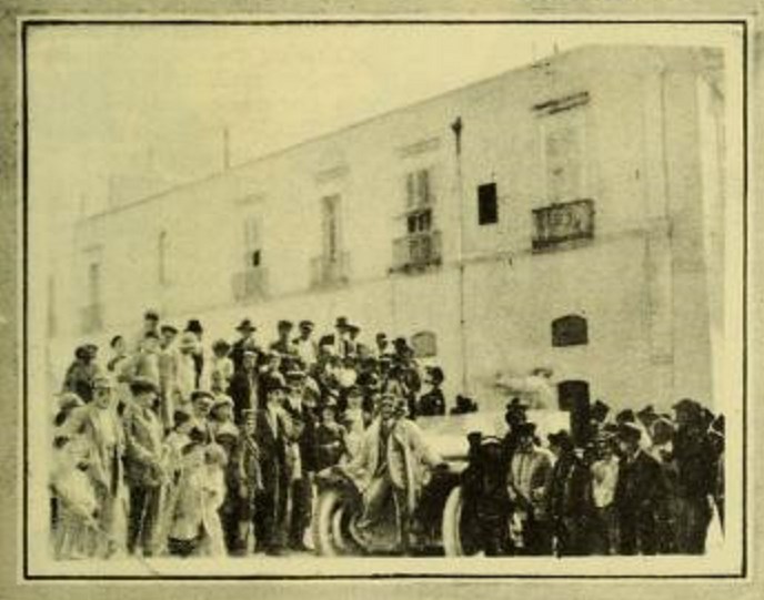 Castellaneta, settembre 1923. Un gruppo di cittadini castellanetani per dare il benvenuto a Rudy