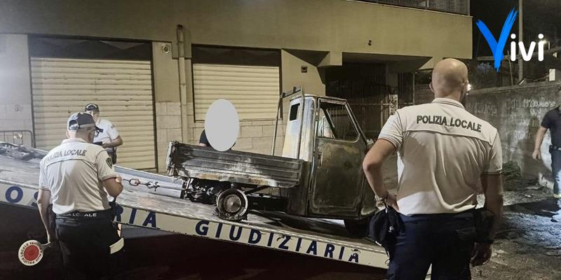 Motocarro in fiamme nei pressi di corso Roma