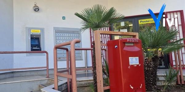 l'Atm Postamat dell'ufficio postale di Castellaneta Marina