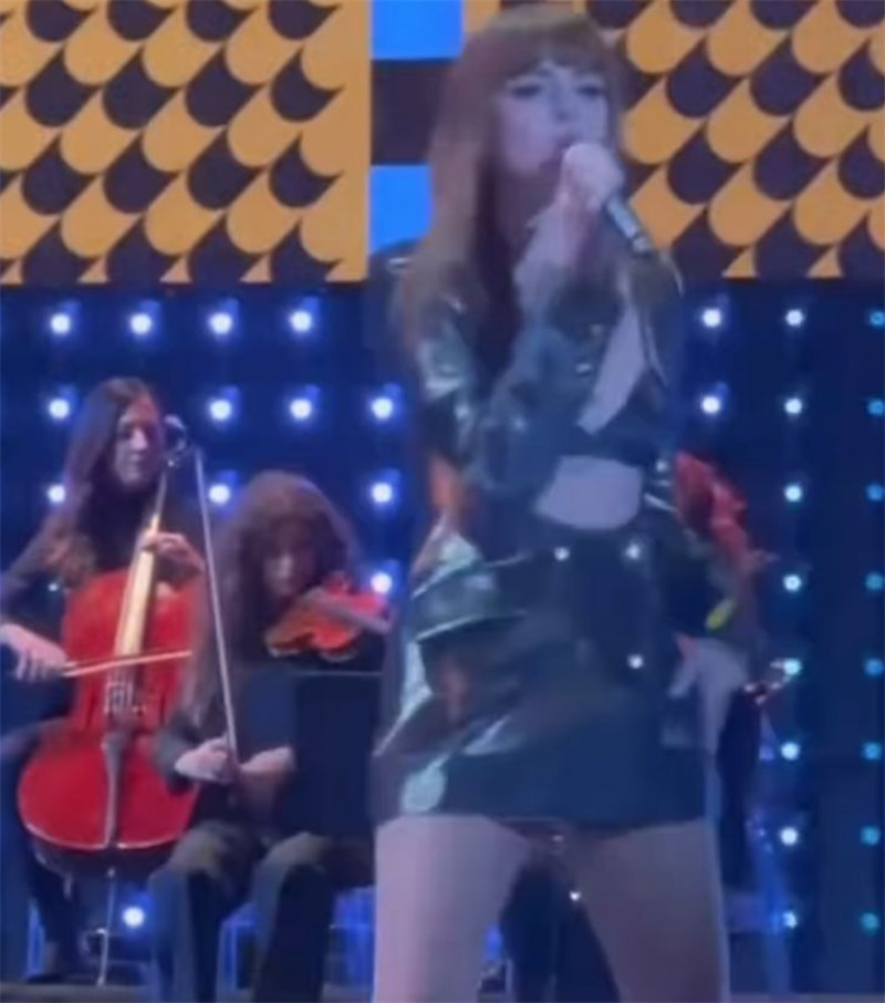 Angela Schiralli alle spalle di Annalisa