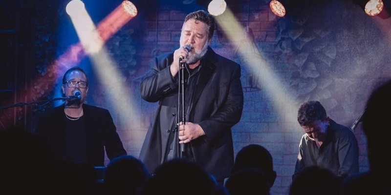Russell Crowe arriva a Taranto