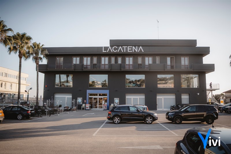  Lavori terminati: la concessionaria Lacatena si presenta con un nuovo look