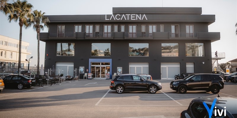  Lavori terminati: la concessionaria Lacatena si presenta con un nuovo look