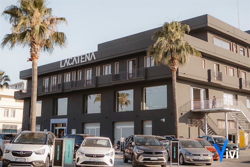  Lavori terminati: la concessionaria Lacatena si presenta con un nuovo look