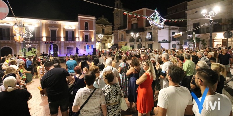 Piazza Garibaldi a Massafra - Foto di repertorio Piazza Garibaldi a Massafra - Foto di repertorio