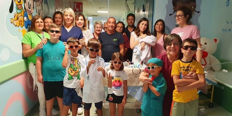 Occhiali da sole in dono ai bambini della Pediatria del San Pio