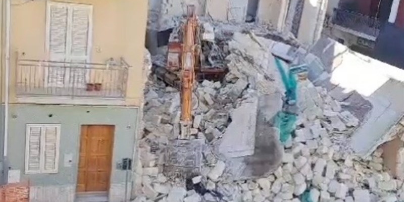 Il crollo Il crollo