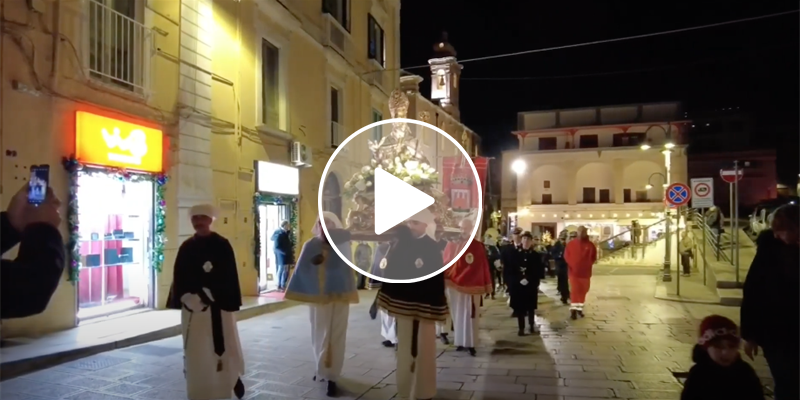 Castellaneta in festa per San Nicola: processione per le vie del centro storico