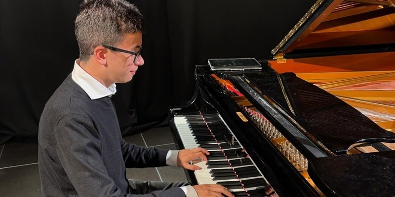Al pianoforte Giovanni Paolo Favale Al pianoforte Giovanni Paolo Favale