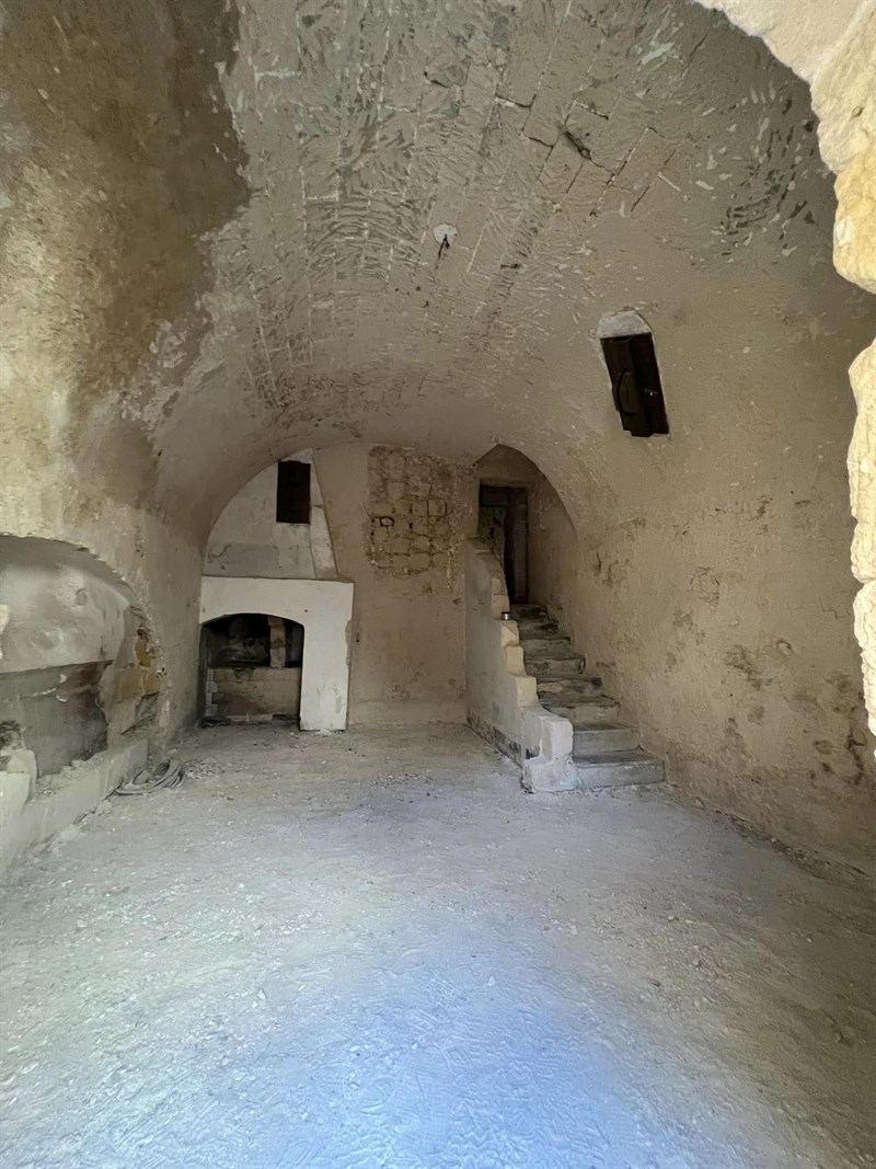 I lavori al castello di Massafra