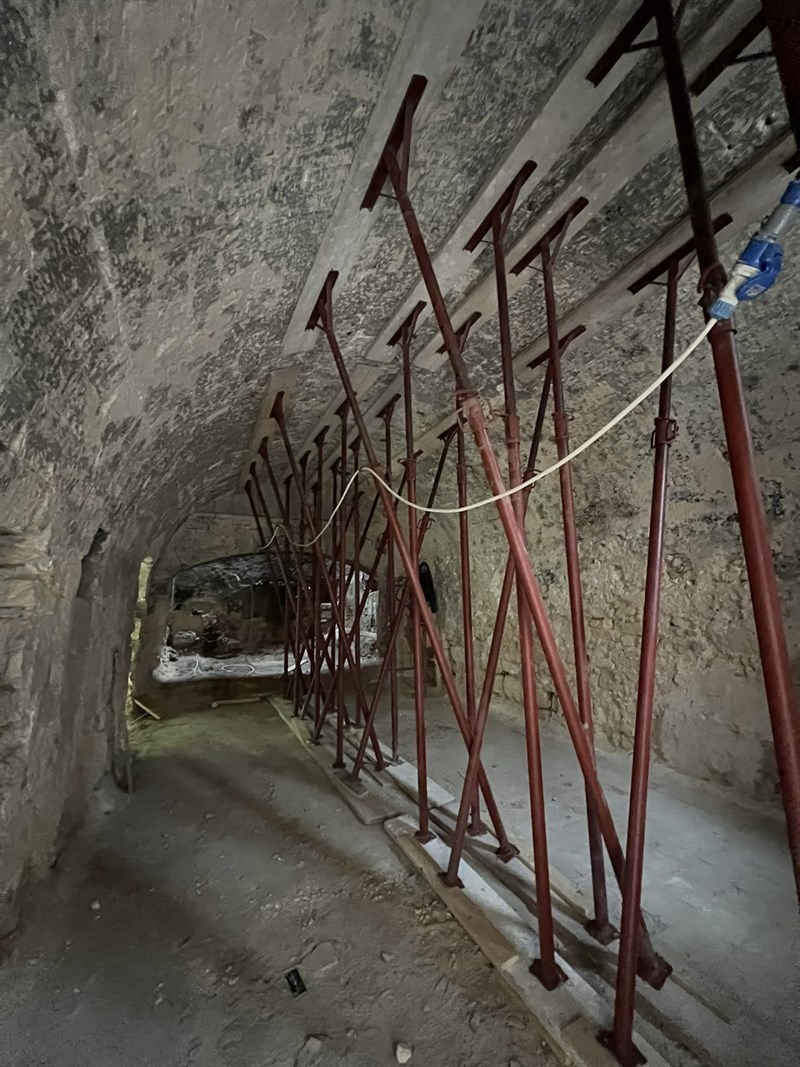 I lavori al castello di Massafra