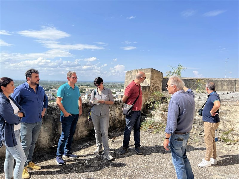 I lavori al castello di Massafra