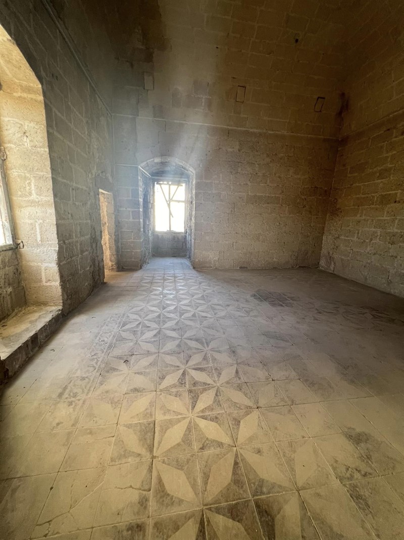 I lavori al castello di Massafra