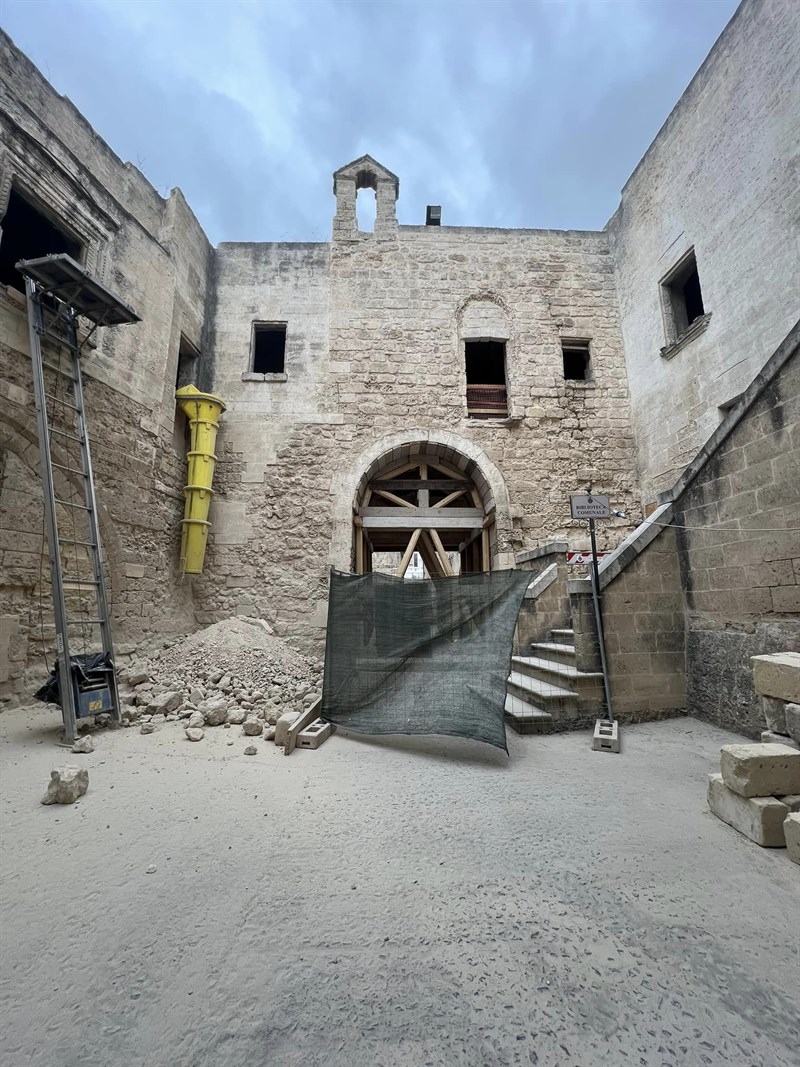 I lavori al castello di Massafra