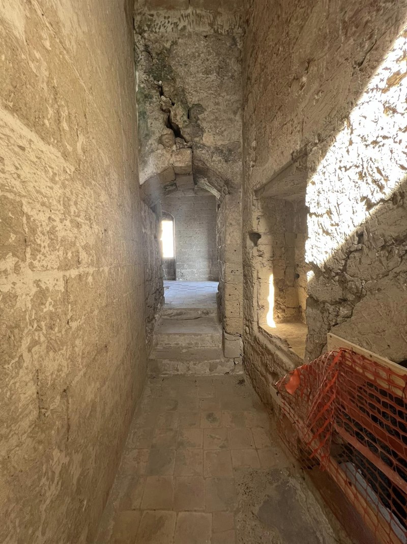 I lavori al castello di Massafra