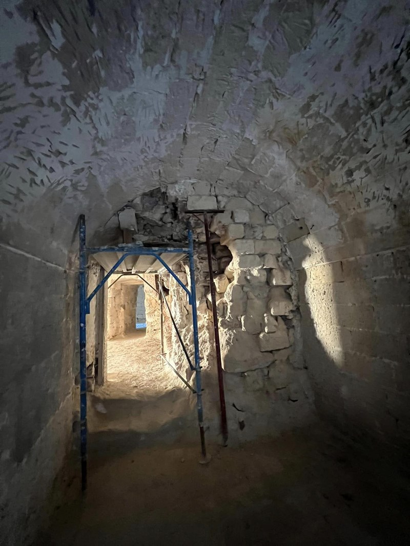 I lavori al castello di Massafra