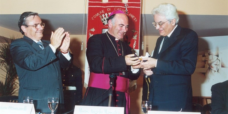 Ottomanelli, monsignor Massafra e il presidente Mattarella a Castellaneta Ottomanelli, monsignor Massafra e il presidente Mattarella a Castellaneta