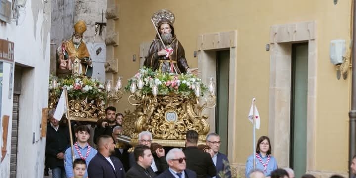 I due santi in processione