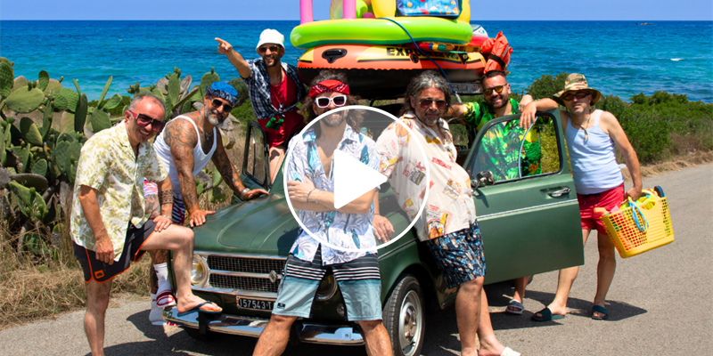Un'estate al mare con l'Orchestra Mancina: la cover travolge